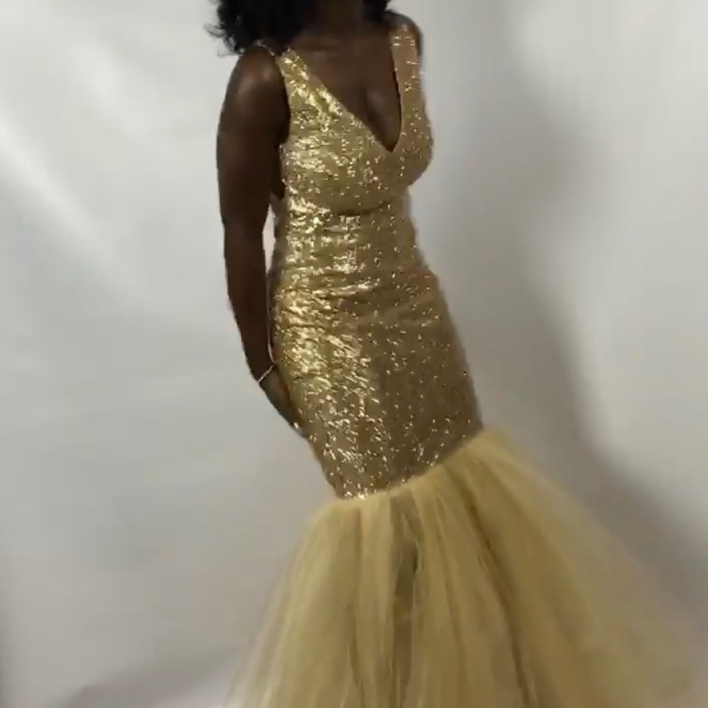 PROM DRESS - Picture 3 of 3